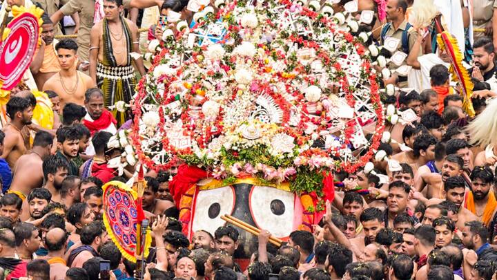 जगन्नाथ रथ यात्रा को लेकर कहा जाता है कि जब तक भक्त भक्ति भाव से जयकारे नहीं लगाते हैं, रथ टस से मस नहीं होता है. चाहे रथ हिलाने की लाख कोशिश क्यों न कर ली जाए.