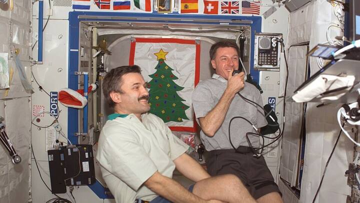 रूस के एस्ट्रोनॉट एलेक्जेंडर कालेरी ने अंतरिक्ष के पांच कामयाब मिशन को अंजाम दिया है. इन मिशन के दौरान वे कुल 769 दिन वहां रहे हैं.