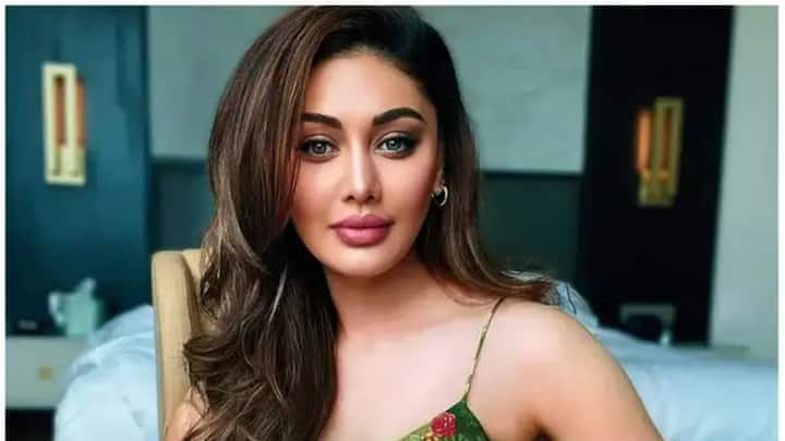 जो भी परिवार ज़री का काम करता था, चाहे वह हिंदू, मुस्लिम या पारसी हो, उनके नाम के साथ 'जरीवाला' उपनाम जोड़ा जाता था।