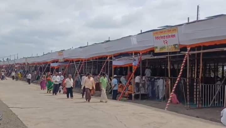 आषाढी यात्रा काळात भाविकांची संख्या लाखोंच्या घरात असल्याने झटपट दर्शनासाठी सुरू केलेले टोकन दर्शन व्यवस्था यात्रा कालावधीपर्यंत बंद करण्यात आलेली आहे.