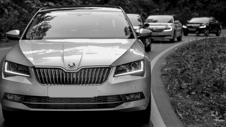 जिन लोगों को पता नहीं होता लोगों को लगता है शायद वाहन के मालिक ने उस नंबर प्लेट को ज्यादा पैसे देकर खरीदा है. तो आपको बता दें ऐसा नहीं होता है. हर एक वाहन पर लगी हुई अलग तरह की नंबर प्लेट अलग जानकारी दर्शाती है.