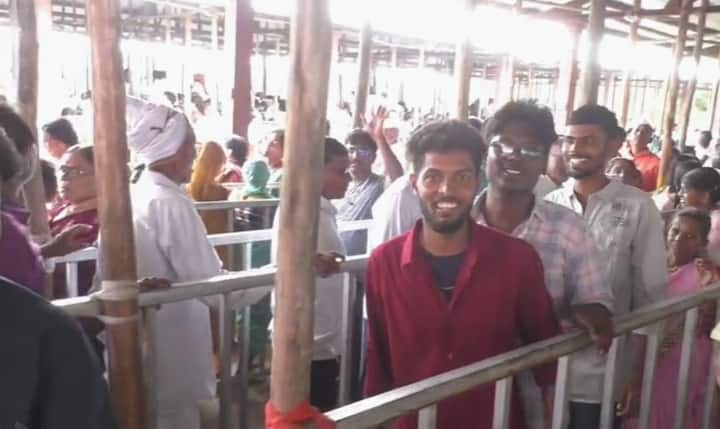 प्रशासनाने या ठिकाणी भाविकांना विशाल वॉटरप्रूफ मंडप पिण्याच्या पाण्याची व्यवस्था स्वच्छतागृह उभारलेले असल्याने भाविकांना दर्शन रांगेत थांबणे सुसह्य होत आहे.