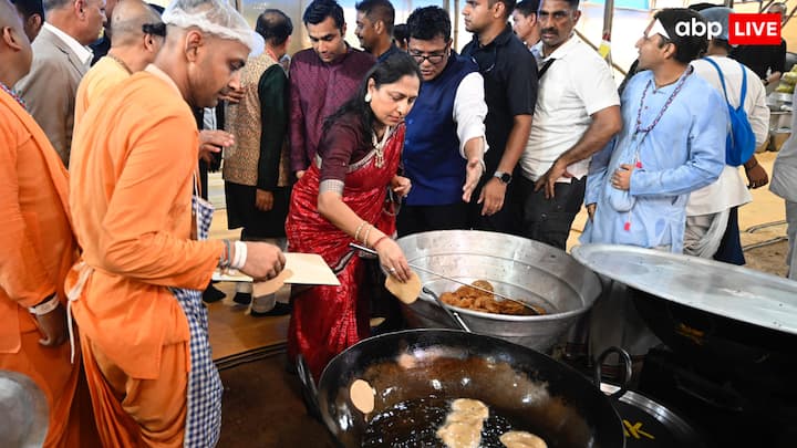 पुरी की इस पवित्र भूमि पर, लाखों भक्तों के साथ इस अद्भुत अनुभव का साक्षी बनना, सदैव मेरे जीवन की अनमोल स्मृतियों में शामिल रहेगा. मैं प्रदेश सरकार, पुरी प्रशासन और उन हजारों सेवा-समर्पित कर्मियों को हृदय से धन्यवाद देता हूं, जिनके समर्पण और अनुशासन से यह आयोजन इतनी श्रद्धा और भव्यता से संपन्न हो रहा है. महाप्रभु की कृपा पावन राज्य ओडिशा समेत, भारत और भारतवासियों पर सदा बनी रहे. जय जगन्नाथ.'