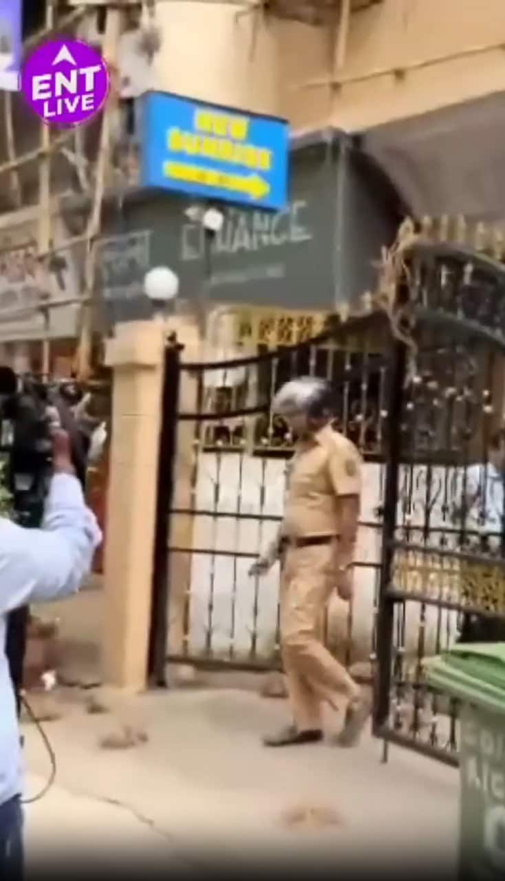 Police Officials Arrive at Late Shefali Jariwala's  house