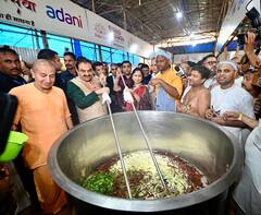 Adani Group Prasad Seva: పూరీలో భక్తులకు అన్న ప్రసాద సేవ చేస్తున్న అదానీ గ్రూప్, స్వయంగా పంపిణీ చేసిన గౌతమ్ అదానీ