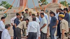 सीएम नीतीश कुमार के बेटे निशांत ने पटना डीएम के छूए पैर, देखने वाले रह गए हैरान