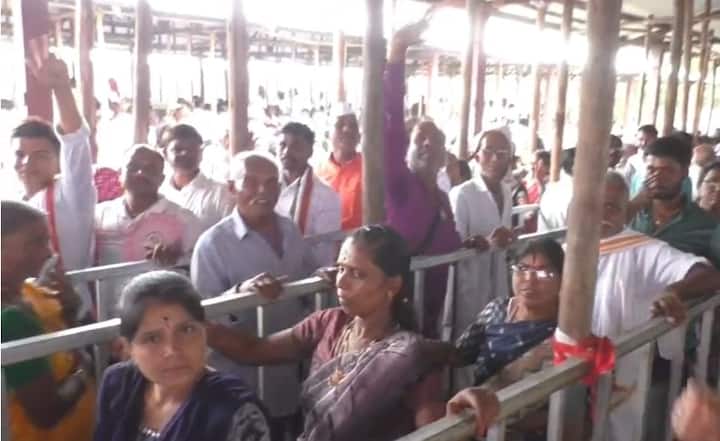 आषाढी सोहळ्यासाठी राज्यभरातून निघालेले सात मानाचे पालखी सोहळे आणि इतर संतांच्या पालख्या जसजशा पंढरपूरच्या जवळ पोहोचू लागल्या तशी भाविकांची दर्शनासाठी गर्दी वाढू लागली आहे.