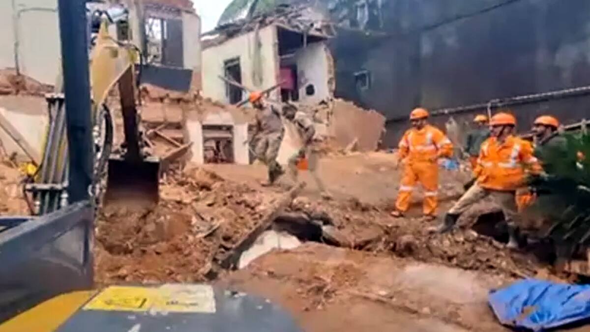 கேரளாவில் கனமழை: திருச்சூரில் 2 மாடி கட்டிடம் இடிந்து 3 வட மாநில இளைஞர்கள் பலி! மீட்பு பணிகள் தீவிரம்