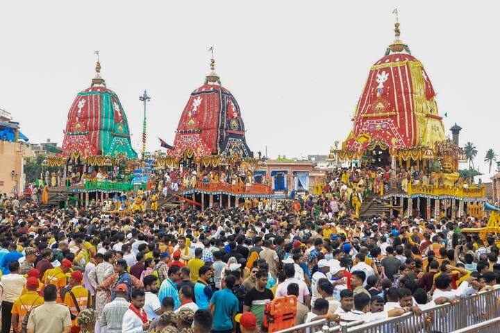 ఒడిశాలో పూరీ జగన్నాథుడి రథయాత్ర కన్నుల పండువగా సాగింది..జై జగన్నాథ్ నామస్మరణతో పూరీ క్షేత్రం మారుమోగింది