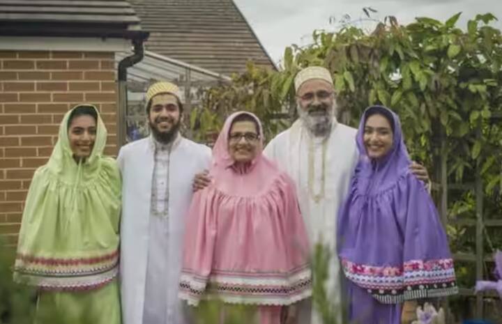 ਘਰ ‘ਚ ਇਦਾਂ ਬਣਾਓ ਹੋਟਲ ਵਰਗਾ ਪਨੀਰ ਦੋ ਪਿਆਜਾ, ਜਾਣ ਲਓ ਰੈਸਿਪੀ ਲਜੀਜ ਪਨੀਰ ਦੋ ਪਿਆਜਾ ਤਾਂ ਹਰ ਕਿਸੇ ਨੂੰ ਪਸੰਦ ਹੋਵੇਗਾ ਉੱਥੇ ਹੀ ਘਰ ਵਿੱਚ ਲਜੀਜ ਪਨੀਰ ਦੋ ਪਿਆਜਾ ਨਾ ਬਣਾਉਣ ਦੀ ਵਜ੍ਹਾ ਨਾਲ ਲੋਕ ਹੋਟਲ ਵਿੱਚ ਖਾਣ ਜਾਂਦੇ ਹਨ ਆਓ ਜਾਣਦੇ ਹਾਂ ਕਿ ਹੋਟਲ ਵਰਗਾ ਲਜੀਜ ਪਨੀਰ ਦੋ ਪਿਆਜਾ ਕਿਵੇਂ ਬਣਾਉਣਾ ਚਾਹੀਦਾ ਹੈ ਲਜੀਜ ਪਨੀਰ ਦੋ ਪਿਆਜਾ ਘਰ ਵਿੱਚ ਬਣਾਉਣ ਲਈ ਤੁਸੀਂ ਸਭ ਤੋਂ ਪਹਿਲਾਂ ਇੱਕ ਪੈਨ ਵਿੱਚ ਤੇਲ ਗਰਮ ਕਰਕੇ ਪਨੀਰ ਦੇ ਟੁਕੜਿਆਂ ਨੂੰ ਫ੍ਰਾਈ ਕਰਕੇ ਇਸ ਤੋਂ ਬਾਅਦ ਪੈਨ ਵਿੱਚ ਤੇਲ ਪਾ ਕੇ ਤੇਜ ਪੱਤਾ, ਦਾਲਚੀਨੀ ਅਤੇ ਲੌਂਗ ਭੁੰਨ ਲਓ ਇਸ ਤੋਂ ਬਾਅਦ ਇਸ ਵਿੱਚ ਕੱਟਿਆ ਹੋਇਆ ਪਿਆਜ ਪਾ ਕੇ ਹਲਕਾ ਸੁਨਹਿਰਾ ਹੋਣ ਤੱਕ ਭੁੰਨ ਲਓ ਪੈਨ ਵਿੱਚ ਹੁਣ ਅਦਰਕ-ਲਸਣ, ਪਿਆਜ ਦੇ ਪੇਸਟ ਦੇ ਨਾਲ ਟਮਾਟਰ ਦੀ ਪਿਊਰੀ ਅਤੇ ਹੋਰ ਮਸਾਲੇ ਪਾ ਕੇ ਚੰਗੀ ਤਰ੍ਹਾਂ ਭੁੰਨ ਲਓ ਫਿਰ ਭਾਵੇਂ ਉਹ ਹਿੰਦੂ ਹੋਵੇ, ਮੁਸਲਿਮ ਹੋਵੇ ਜਾਂ ਪਾਰਸੀ। ਕੋਈ ਵੀ ਪਰਿਵਾਰ ਜੋ ਪਹਿਲਾਂ ਜ਼ਰੀ ਦਾ ਕੰਮ ਕਰਦਾ ਸੀ, ਉਸ ਨਾਲ ਜ਼ਰੀਵਾਲਾ ਨਾਮ ਜੋੜਿਆ ਜਾਂਦਾ ਸੀ। ਇਤਿਹਾਸਕ ਤੌਰ 'ਤੇ, ਜ਼ਰੀਵਾਲਾ ਭਾਈਚਾਰਾ ਪਾਰਸੀ ਅਤੇ ਦਾਊਦੀ ਬੋਹਰਾ ਭਾਈਚਾਰੇ ਨਾਲ ਵੀ ਜੁੜਿਆ ਹੋਇਆ ਹੈ। ਇਹ ਸਰਨੇਮ ਉਨ੍ਹਾਂ ਦਾ ਵੀ ਹੁੰਦਾ ਹੈ।