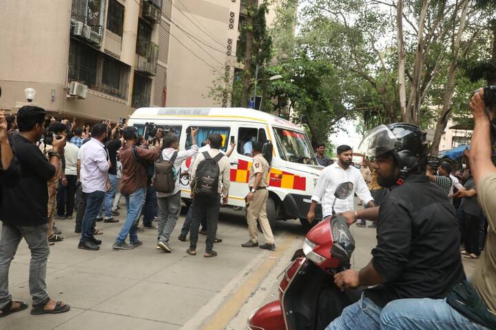 As the funeral procession commenced, several prominent faces from the entertainment world were seen arriving at the crematorium to pay their last respects.