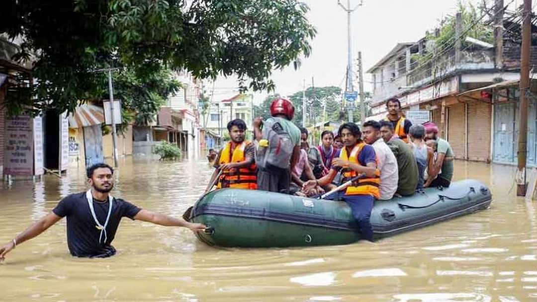 கேரளாவில் கனமழை: திருச்சூரில் 2 மாடி கட்டிடம் இடிந்து 3 வட மாநில இளைஞர்கள் பலி! மீட்பு பணிகள் தீவிரம்