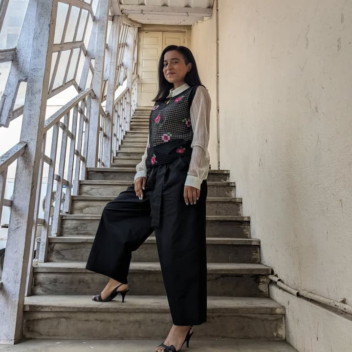 ये कोई और नहीं बल्कि तिलोत्तमा शोम हैं, जिन्हें उनकी दमदार एक्टिंग के लिए जाना जाता है. एक्ट्रेस को पाताल लोक 2 से खूब पॉपुलैरिटी मिली थी.