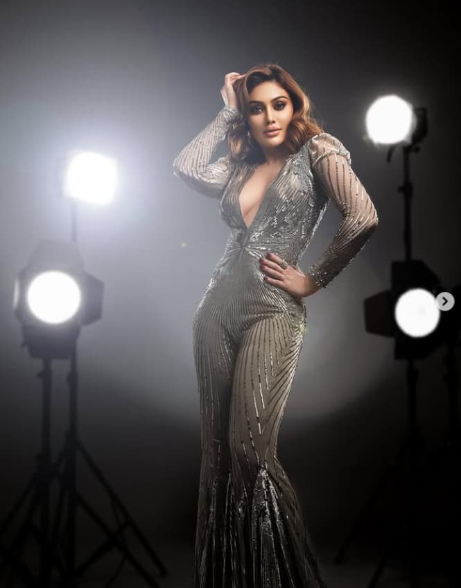 वयाच्या 42 व्या वर्षी 'काटा लगा गर्ल' शेफाली जरीवालाच्या मृत्यूच्या बातमीनं चाहत्यांना मोठा धक्का बसला.