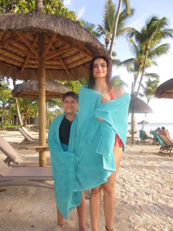 પલક તિવારીએ હવે તેની કેટલીક તસવીરો શેર કરી છે જેમાં તે બીચ લુકમાં જોવા મળી હતી. પલક તિવારીની તસવીરો તેના ફેન્સ દ્વારા પસંદ કરવામાં આવી રહી છે.