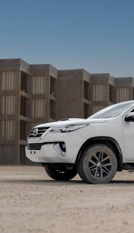 पाकिस्तानात फॉर्च्युनर गाडीची किंमत काय?