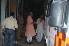 Shefali Jariwala: Shehnaaz Gill, Rashami Desai Pay Last Respects As Last Rites Begin