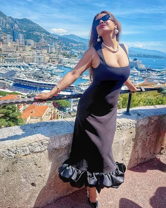 નેહા મલિકે કેમેરા સામે ફરી બતાવ્યો કિલર લુક