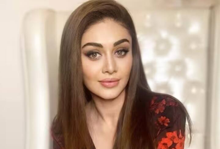 ਹੁਣ ਸੋਸ਼ਲ ਮੀਡੀਆ 'ਤੇ ਲੋਕ ਉਨ੍ਹਾਂ ਬਾਰੇ ਹੋਰ ਜਾਣਨਾ ਚਾਹੁੰਦੇ ਹਨ। ਲੋਕ ਉਨ੍ਹਾਂ ਦੇ ਉਪਨਾਮ ਨੂੰ ਲੈਕੇ ਬਹੁਤ ਚਰਚਾ ਕਰ ਰਹੇ ਹਨ। ਆਖ਼ਿਰਕਾਰ, ਸ਼ੈਫਾਲੀ ਜਰੀਵਾਲਾ ਕਿਸ ਭਾਈਚਾਰੇ ਤੋਂ ਸੀ? ਆਓ ਤੁਹਾਨੂੰ ਦੱਸਦੇ ਹਾਂ ਕਿ ਜਰੀਵਾਲਾ ਕਿਸ ਭਾਈਚਾਰੇ ਨਾਲ ਸਬੰਧਤ ਹੈ?