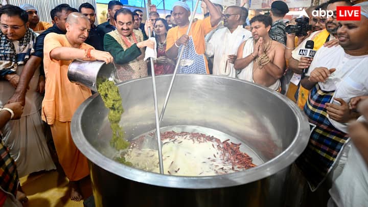 गौतम अडानी ने सोशल मीडिया प्लेटफॉर्म एक्स पर पोस्ट करते हुए लिखा, 'महाप्रभु श्री जगन्नाथ जी की दिव्य रथयात्रा के दर्शन का सौभाग्य पाकर धन्य हुआ. भक्तों के बीच साक्षात भगवान को देखना, विनम्रता, सरलता और करुणा की पराकाष्ठा का अनुभव है. यह रथ यात्रा आस्था, सेवा और एकता का विराट स्वरूप है, जो मन, बुद्धि और आत्मा, तीनों को आनंदित कर देती है.