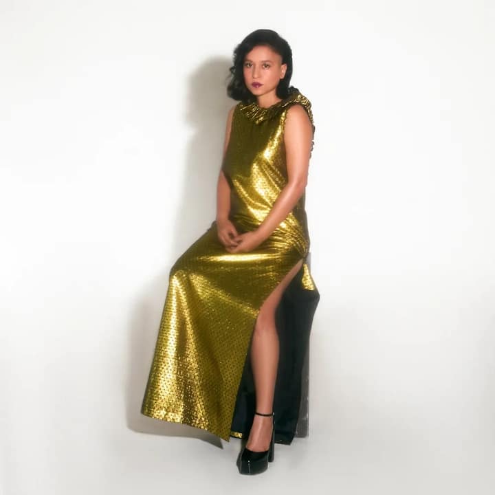 सबसे मजेदार बात ये है कि तिलोत्तमा को भी इस रिश्ते के बारे में पता नहीं था. लेकिन, एक्ट्रेस की शादी में जया बच्चन, अभिषेक बच्चन, ऐश्वर्या राय, श्वेता बच्चन और आराध्या भी शामिल हुए थे.