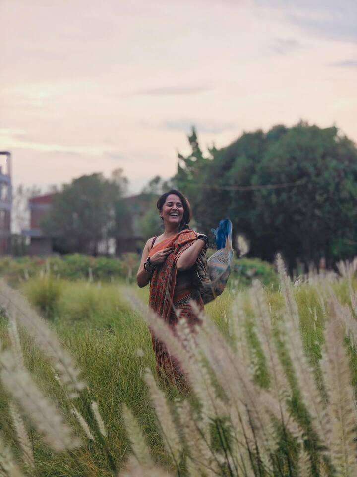 స్మాల్ స్క్రీన్, సిల్వర్ స్స్కీన్ , సోషల్ మీడియా..ఎక్కడా అనసూయ తగ్గేదే లే అన్నట్టు దూసుకెళ్తోంది