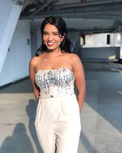 रियल लाइफ में ग्लैमर का दूसरा नाम हैं Panchayat की खुशबू, ऐसे ऐसे कपड़े पहन दिखाती हैं अदाएं