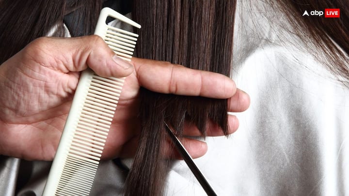 सावन में दाढ़ी, मूछ और सिर के बाल कटवाना शुभ  नहीं माना जाता है. माना जाता है कि इस महीने में शरीर की शुद्धि और मानसिक शांति के लिए बाहरी शृंगार और सौंदर्यीकरण से बचना चाहिए.