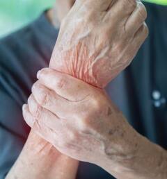 High Uric Acid: ਯੂਰਿਕ ਐਸਿਡ ਵਧਣ ਨਾਲ ਹੋ ਸਕਦੀਆਂ ਖਤਰਨਾਕ ਬਿਮਾਰੀਆਂ, ਪਿਸ਼ਾਬ 'ਚ ਨਜ਼ਰ ਆਉਂਦੇ ਅਜਿਹੇ ਲੱਛਣ