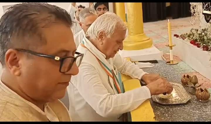 On this occasion, he paid tribute to the martyrs of Karbala and gave a message of peace and faith by lighting a candle in the Imambara campus.