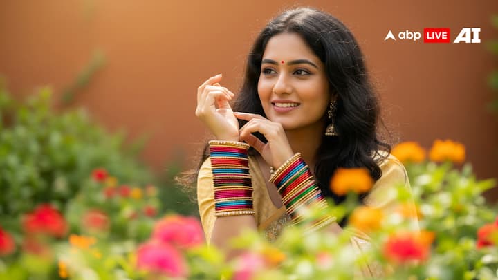 चूड़ियों की खनक महिलाओं की सुंदरता, सौभाग्य और उनके वैवाहिक जीवन का प्रतीक होती है.