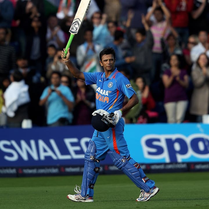 भारत के महान बल्लेबाज राहुल द्रविड़ इस लिस्ट में चौथे नंबर पर हैं. द्रविड़ ने अपने करियर में कुल 318 वनडे मैच खेले हैं. द्रविड़ ने 318 वनडे मैचों में 83 अर्धशतक जड़े हैं.