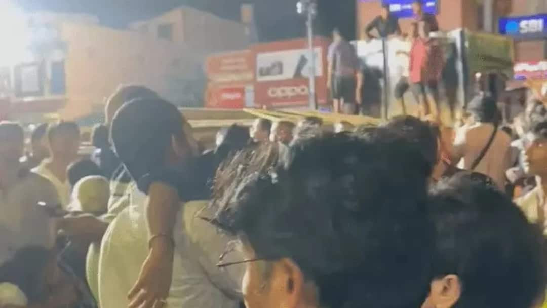 Stampede during Jagannath Rath Yatra, 3 people die accident in front of the Gundi temple marathi news update Stampede In Jagannath Rath Yatra: कुंभमेळा, तिरुपती, गोव्यानंतर आता पुरीच्या जगन्नाथ रथयात्रेतही चेंगराचेंगरी, 3 जणांचा मृत्यू, 30 जखमी; रथाचे दर्शन घेताना चिरडले