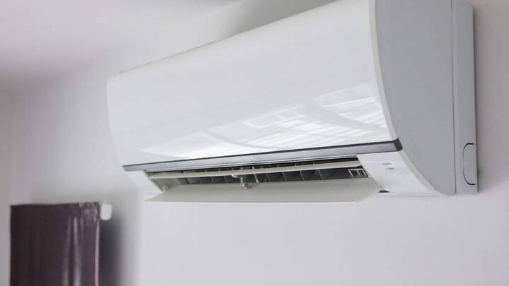 अगर आपके कमरे में सीधी धूप आती है या वो टॉप फ्लोर पर है. तो थोड़ा ज़्यादा टन का एसी लेना समझदारी होगी. वहीं लो फ्लोर या जिन कमरों में छांव होती है. तो उनके लिए कम टन का एसी भी बढ़िया कूलिंग दे सकता है. इससे बिजली की भी बचत होगी.