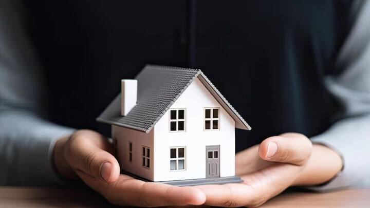 আপনার কাছে রেজিস্ট্রি সার্টিফিকেট থাকলেও এই নথি দিয়ে সম্পত্তির মালিকানা প্রমাণিত হবে না আর। এর সঙ্গে অন্যান্য জোরদার নথি প্রমাণাদি থাকা দরকার।