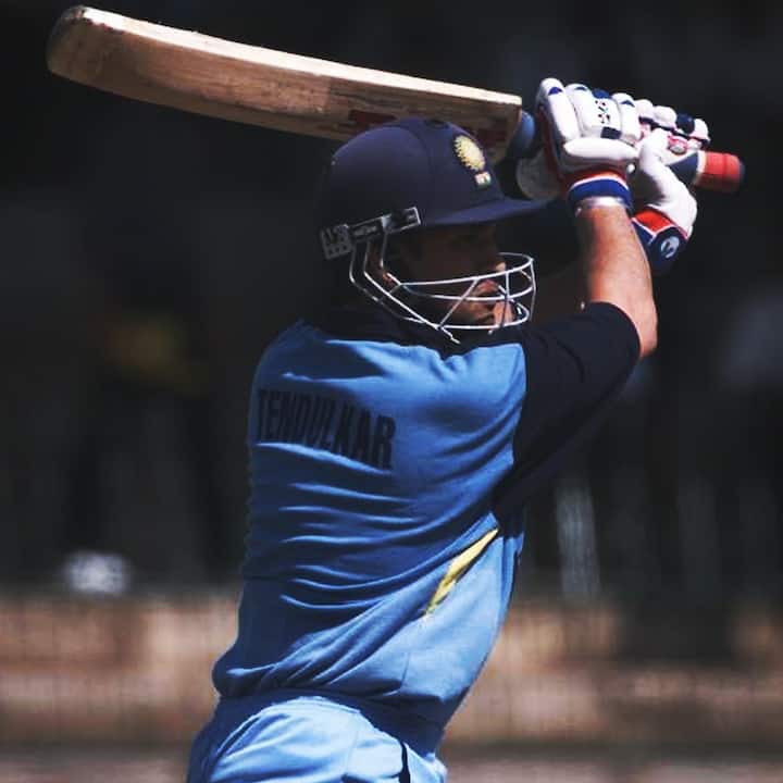 वनडे क्रिकेट में सबसे ज्यादा अर्धशतक लगाने का रिकॉर्ड सचिन तेंदुलकर के नाम है. सचिन ने 463 मैचों में 96 अर्धशतक जड़े हैं. सचिन ने वनडे में 18426 रन बनाए हैं.