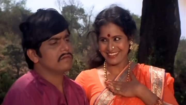 विख्खी, व्याख्या, वुख्खू  हा अशोक सराफ यांचा डायलॉग आज देखील प्रेक्षक विसरलेले नाहीत.