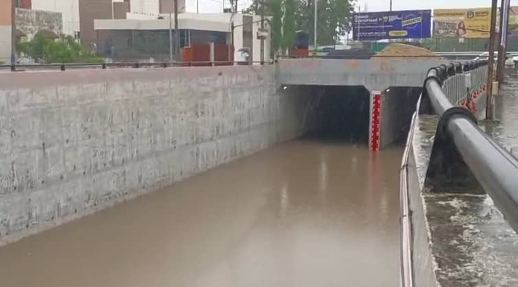 Mehsana Rain: ધોધમાર વરસાદથી કડીના હાલ બેહાલ, અનેક વિસ્તારોમાં ગોઠણસમા પાણી 