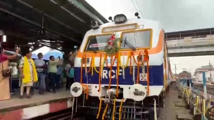 আবার বিকেল ৪টে ১৫মিনিটে হাওড়া থেকে পুরুলিয়ার উদ্দেশে রওনা দেবে ট্রেনটি। পুরুলিয়া পৌঁছবে রাত ১১টা ৫৫মিনিটে। 