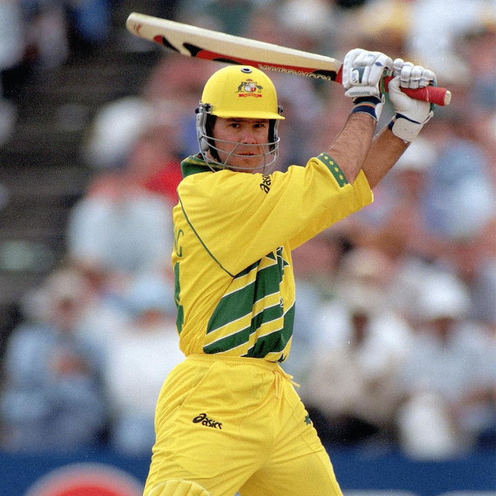 ऑस्ट्रेलिया के महान कप्तान और बल्लेबाज रिकी पोंटिंग इस लिस्ट में छठे स्थान पर हैं. पोंटिंग ने वनडे क्रिकेट में 365 मैच खेले हैं. इस दौरान उन्होंने 82 अर्धशतक जड़े हैं.