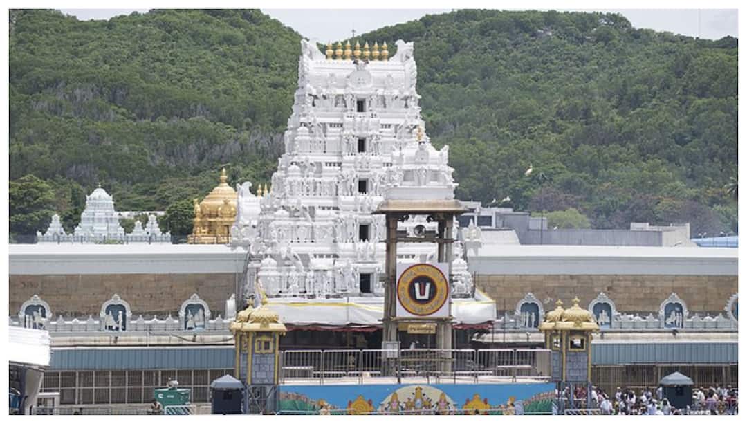 Tirupati Temple: திருப்பதி கோயில் அருகே அசைவ உணவு; இரு ஊழியர்கள் பணி நீக்கம் - தேவஸ்தானம் அதிரடி நடவடிக்கை