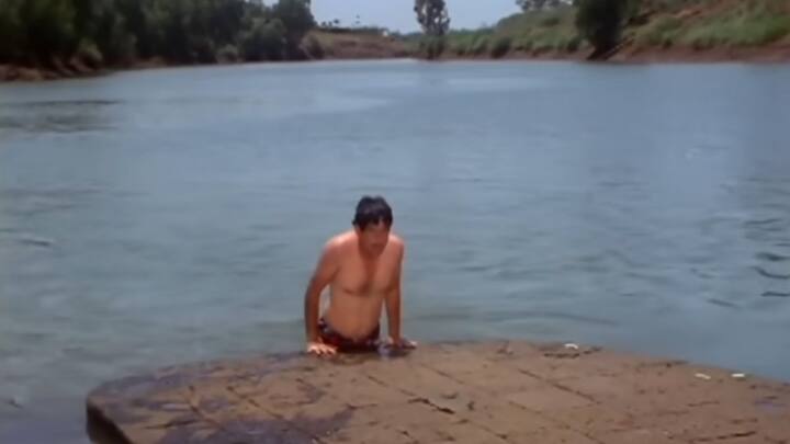 अशोक सराफ यांचे या सिनेमातील डायलॉग आज देखील प्रेक्षकांच्या मनात आहेत.