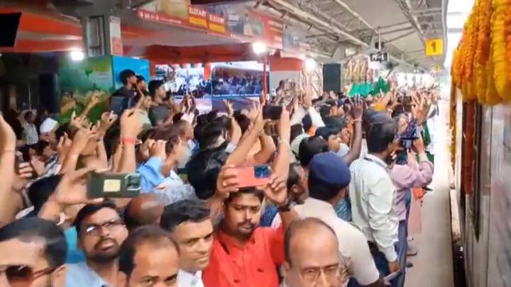 রেলসূত্রে খবর,  ট্রেনটি ভোর ৪টেয় পুরুলিয়া স্টেশন থেকে ছাড়বে। আদ্রা, বাঁকুড়া, মশাগ্রাম হয়ে বেলা ১১টা ৪০মিনিটে হাওড়ায় পৌঁছবে।
