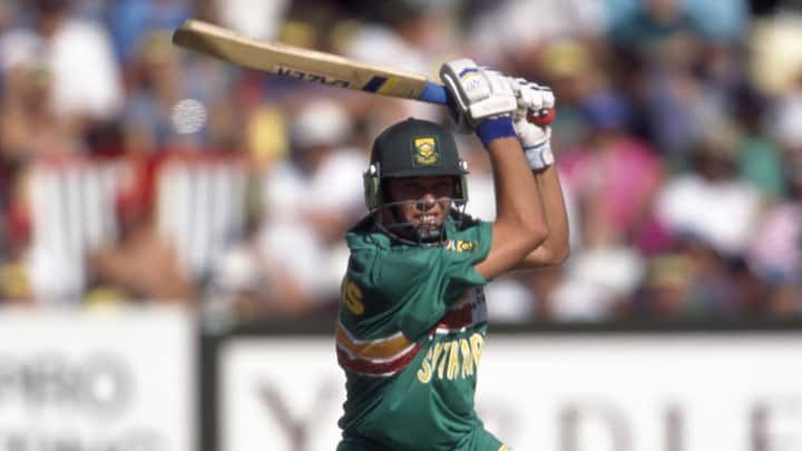 इस लिस्ट में तीसरे नंबर पर साउथ अफ्रीका के लिजेंडरी ऑलराउंडर जैक कालिस हैं. कालिस ने वनडे में कुल 314 मैच खेले हैं. इस दौरान कालिस ने वनडे क्रिकेट में 86 अर्धशतक लगाए हैं.