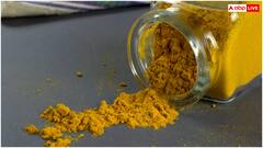 पीली-पीली हल्दी कसकर मल दी तो मोती जैसे चमकेंगे दांत, जानें ये तरीका कितना कारगर?