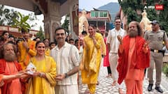 पूर्व पति भरत तख्तानी संग परमार्थ निकेतन पहुंचीं Esha Deol ने की गंगा आरती, तलाक के बाद हंसती-खिलखिलाती दिखीं