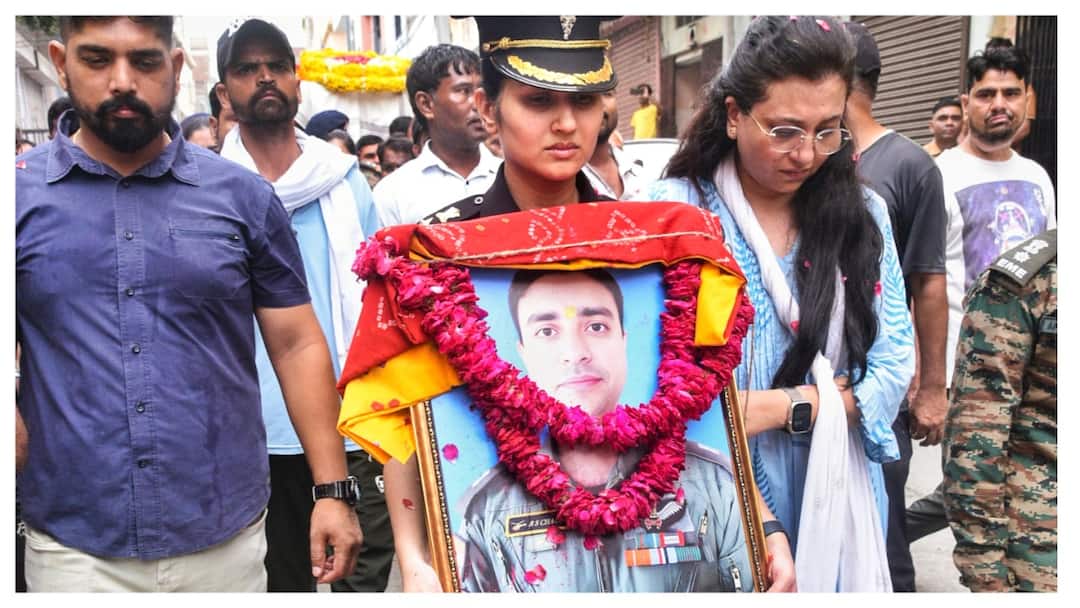 Double Grief For Jaipur Family Pilot Mother Dies 13 Days After His Death In Kedarnath Helicopter Crash Double Grief For Jaipur Family: Pilot's Mother Dies 13 Days After His Death In Kedarnath Crash