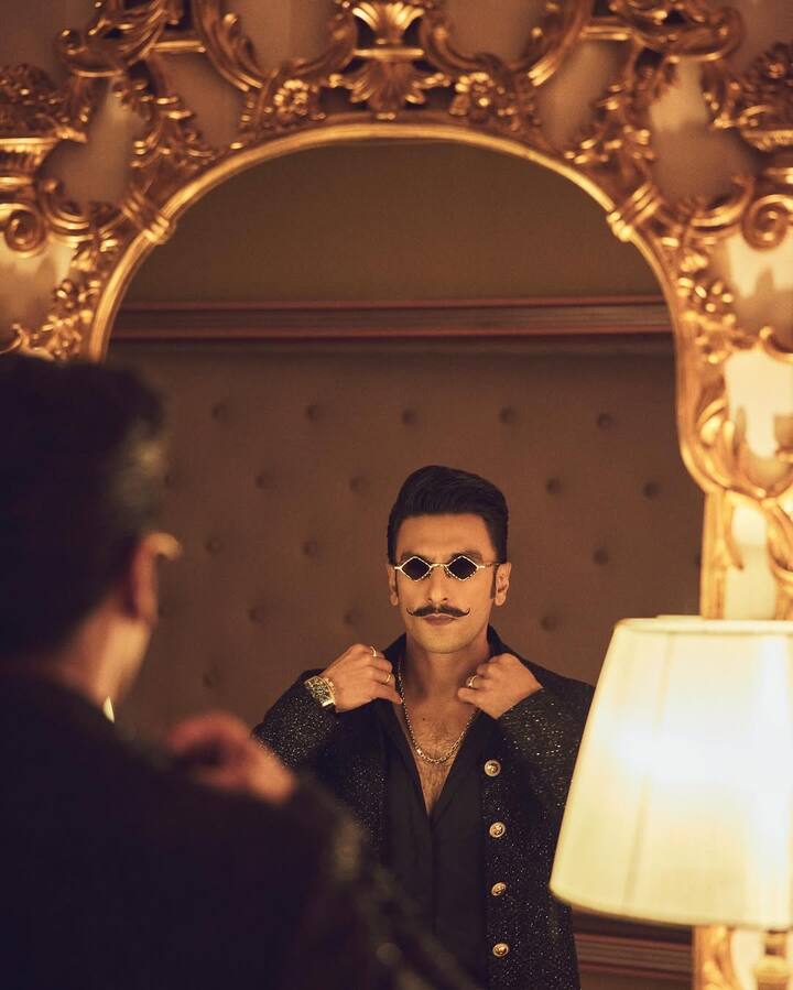 However, there has been no official announcement of these reports yet, but if this happens, this will be the first time that Ranveer will be seen in such a genre. Fans are getting excited to see them in such a way.