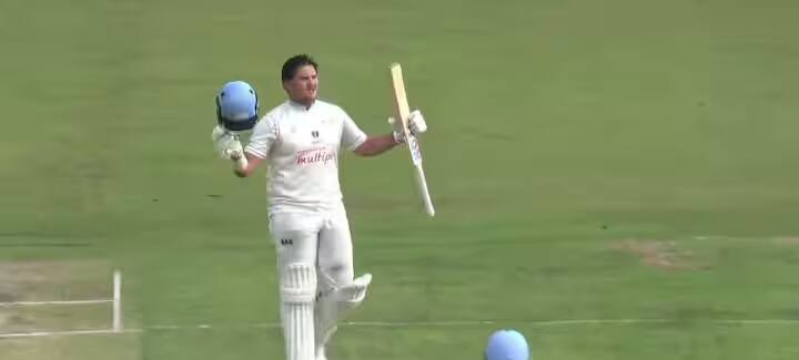 SA VS ZIM: 19 વર્ષીય દક્ષિણ આફ્રિકાના બેટ્સમેન લુઆન ડ્રી પ્રિટોરિયસે પોતાના ટેસ્ટ ડેબ્યૂમાં જ ઇતિહાસ રચી દીધો છે. તેણે શાનદાર સદી ફટકારી છે. આ સાથે તેણે ૬૧ વર્ષ જૂનો રેકોર્ડ પણ તોડી નાખ્યો છે.