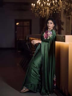 Anjali: ట్రెడిషనల్ శారీలో అంజలి - చూపుల్తో కట్టి పడేస్తుందిగా...